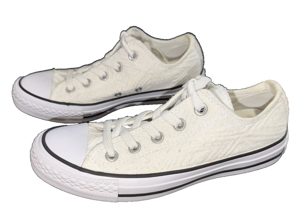 Converse Jersey Quilted Chuck Taylor Low Tops Women’s 6 White